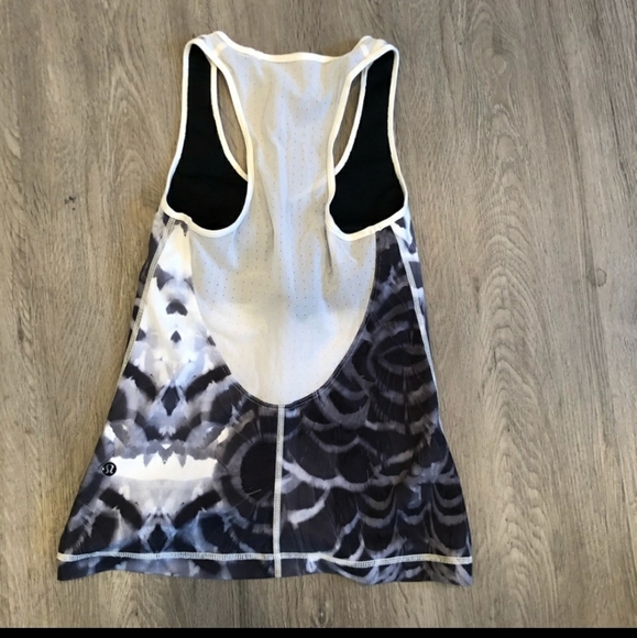 Lululemon tank - Picture 2 of 3